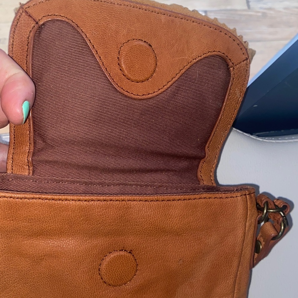 Steve Madden Fringed Tan Leather Crossbody Bag - Picture 6 of 10